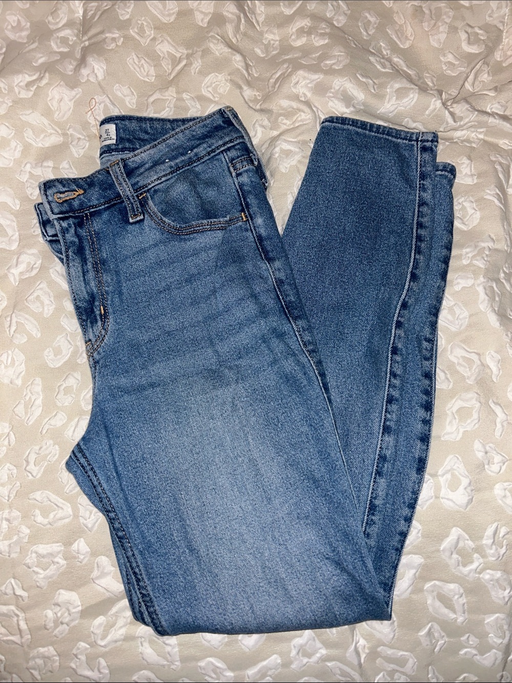 American Eagle Outfitters Skinny Jeans in Medium Blue Wash